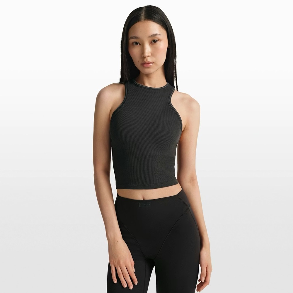 Nike Skims Ribbed Seamless Racer Front Tank in Obsidian Black - Picture 2 of 8